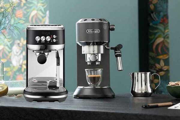 Comparativa de cafeteras espresso De'Longhi Dedica vs Sage Bambino en una encimera
