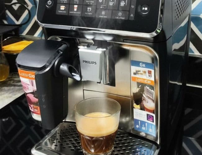 Cómo ajustar el molinillo de la Philips 2200 para evitar café flojo
