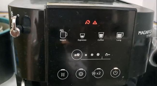 significado-luces-parpadean-y-triangulo-rojo-delonghi-magnifica-s