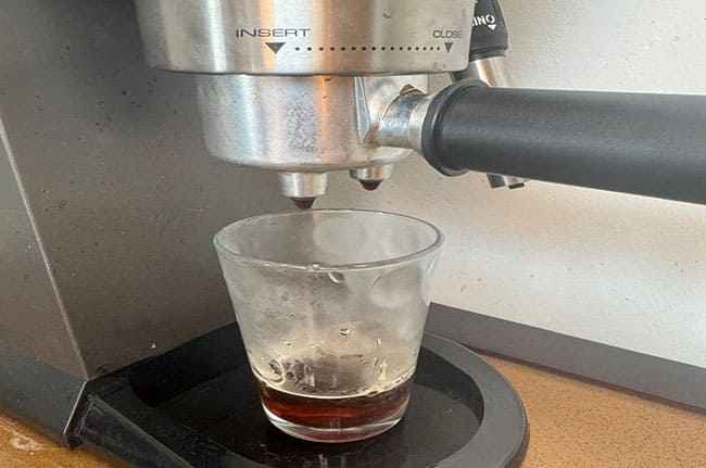 solucion-cafetera-delonghi-no-sale-agua-filtro-atascado